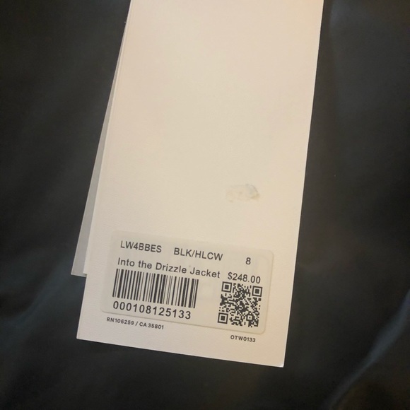 Lululemon into the drizzle raincoat NWT - Picture 7 of 8